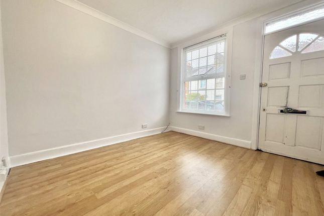 69, Estcourt Road, Hertfordshire photo 2