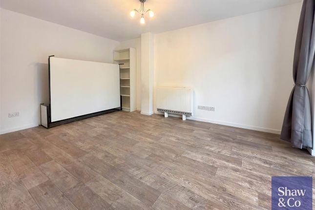 24, Tanglewood Way, Feltham photo 4