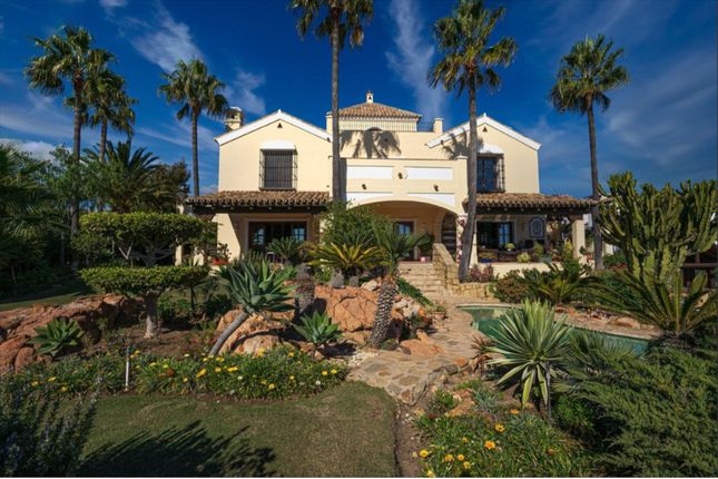 Villa for sale in La Duquesa, Marbella Area, Costa Del Sol