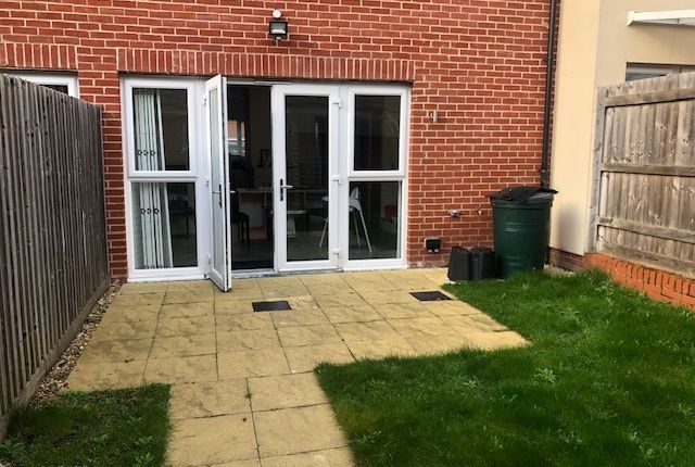 Town house to rent in Bowling Green Close, Bletchley, Milton Keynes