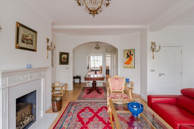 Wellington Court, London photo 2