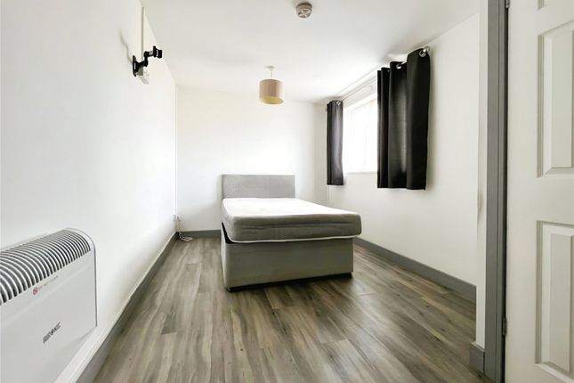 Room 3, 89, Durham Road, Hertfordshire photo 4