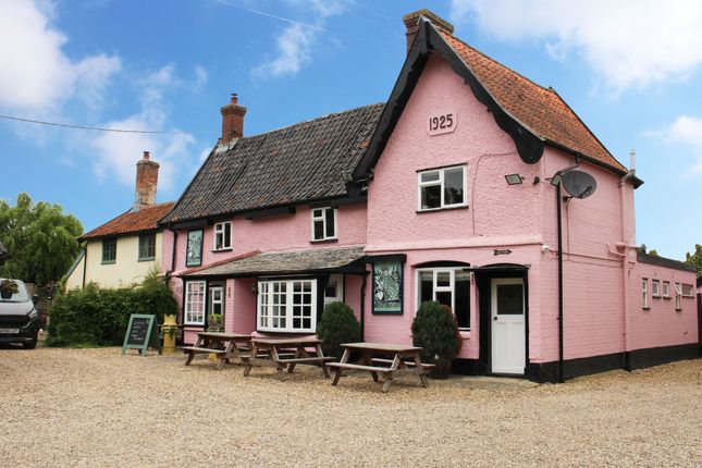 Thumbnail Pub/bar for sale in Lower Street, Diss
