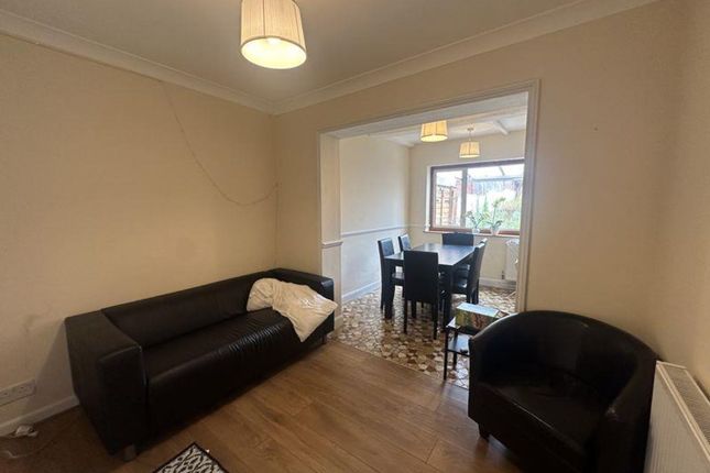 11 Peel Way, Uxbridge photo 4