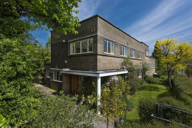 Thumbnail Property for sale in Frognal Close, Hampstead