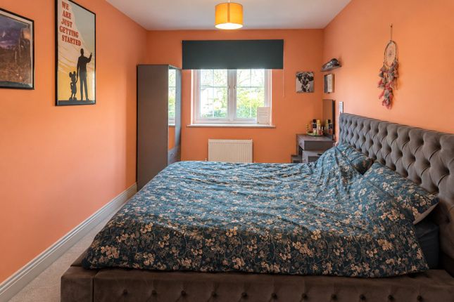 4, Gratton Chase, Godalming photo 4