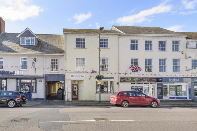 2 bed flat for sale in High Street, Honiton, Devon EX14