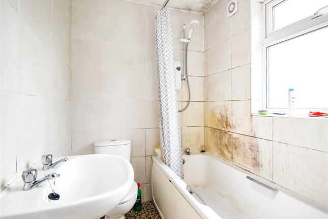 33, Redhall Crescent, Leeds photo 4