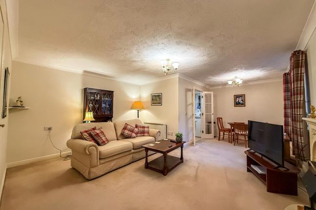 4, Haddon Court Hardwick Mount, Buxton photo 3