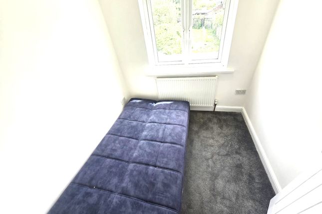 42 Harwood Avenue, Hornchurch photo 4