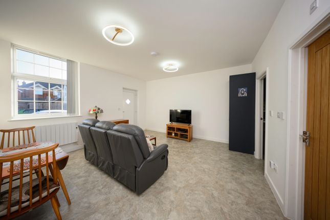 4 Beacon House, High Road West, Felixstowe photo 3