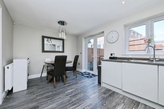 27b, Spring Lane, Hemel Hempstead photo 4