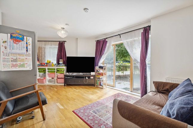 Flat for sale in Copley Close, London
