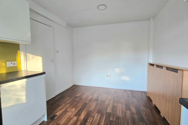 65 Bardsley Drive, Farnham photo 3