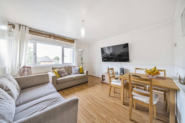 Flat for sale in Cedars Road, Clapham, London