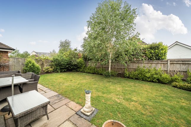 32, Willowbourne, Hampshire photo 4
