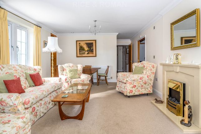 Flat 7 Cobham Grange, Between Streets, Cobham photo 3
