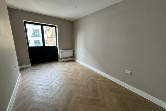 Flat 4, 202A Marlowes, Hemel Hempstead photo 4
