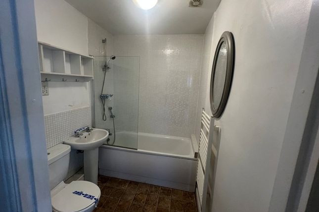 29, College View (2FF & Parking Space), DEWSBURY photo 4