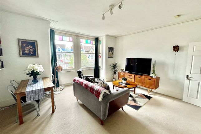 First Floor Flat, 332, High Road, London photo 3