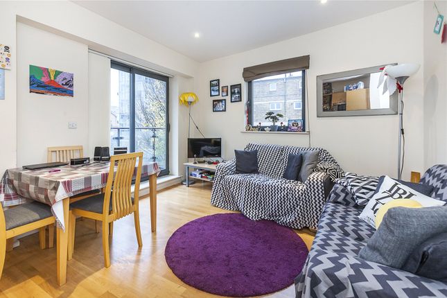 2-bed flat on Cable Street, London, £2,150/mo