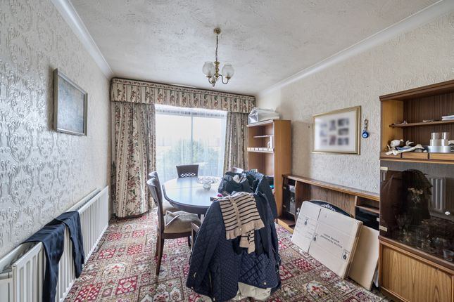 30, Holden Avenue, London photo 4