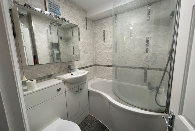 Flat for sale in Montpelier Rise, Wembley