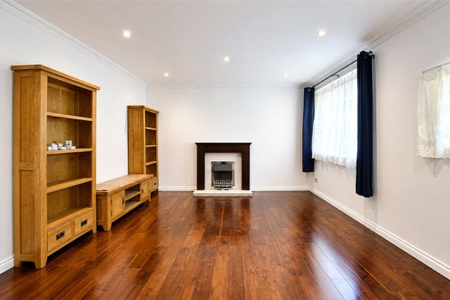 40, Medebourne Close, London photo 2