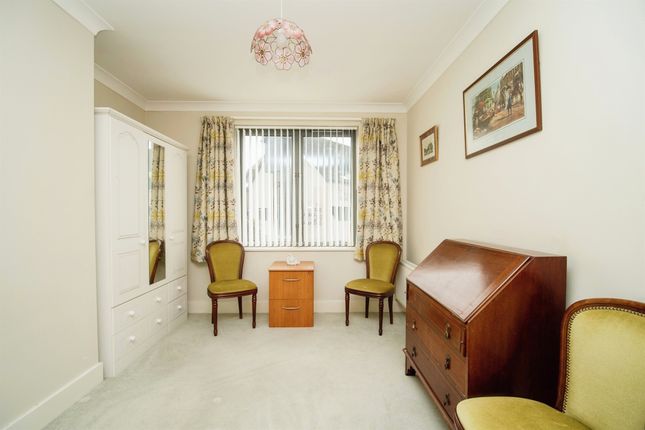 Flat for sale in Maumbury Gardens, Dorchester