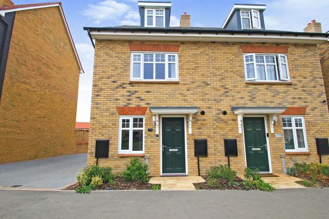 Thumbnail Town house for sale in Southern Cross, Wixams, Bedford