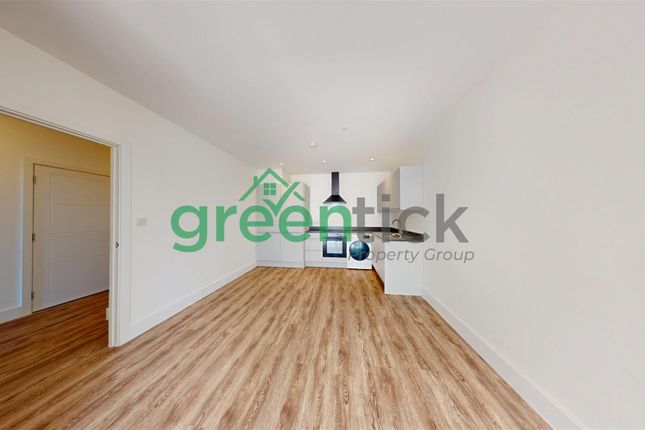 137, The Bays, Harlow photo 4