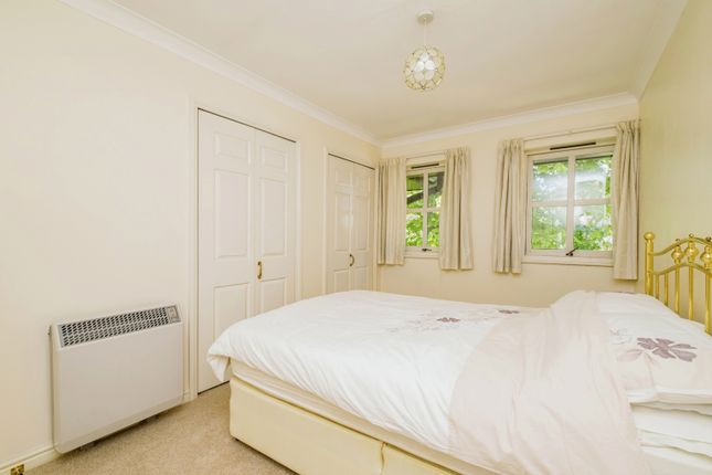 Flat for sale in Madeira Road, West Byfleet, Surrey