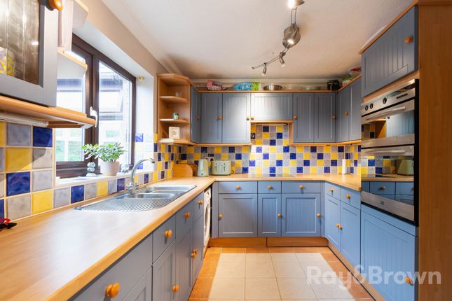 8 Rambler Close, Cardiff photo 2