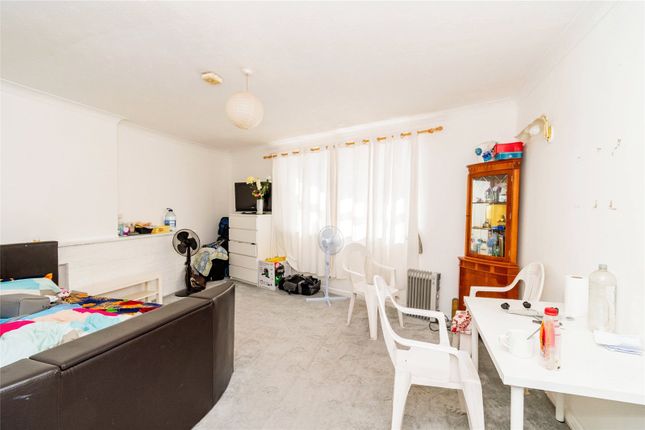 Flat for sale in Foundry Lane, Shirley, Southampton, Hampshire