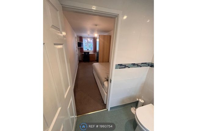 Thumbnail Room to rent in Swallow Close, Buckingham