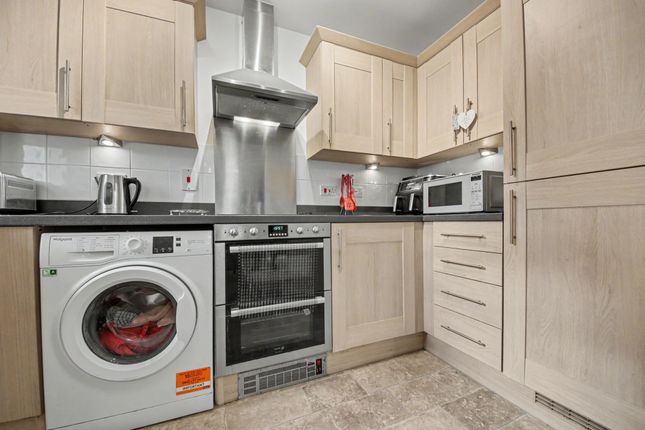26 Elim Close, Southampton photo 4