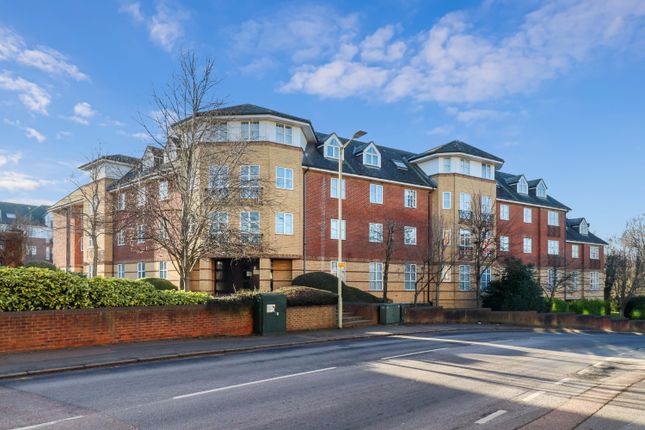 Flat for sale in Dexter Close, St.Albans