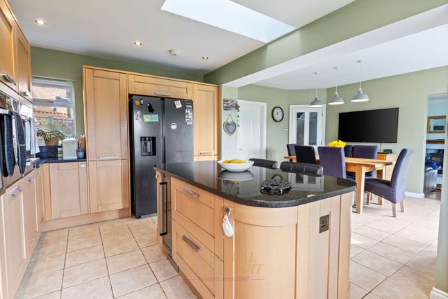 3 The Acorns, Horley photo 2