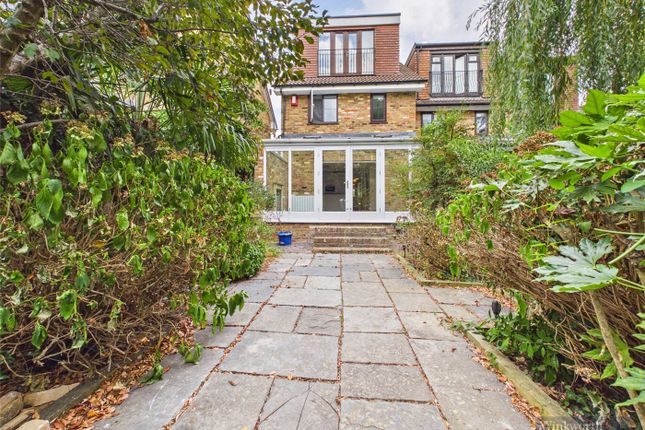 4-bed house on 5, The Willows, Weybridge, £3,995/mo