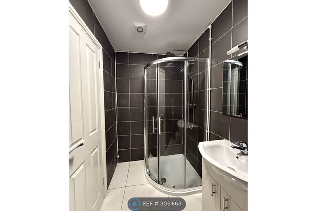 Flat, Winchester Avenue, Leicester photo 3