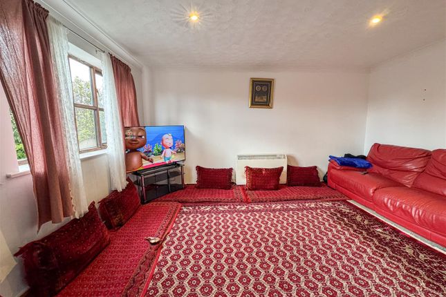 19, Grace Avenue, Milton Keynes photo 3