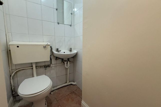 97, Fitzneal Street, London photo 3