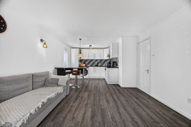 Flat 1, Cobham Gate Freelands Road, Cobham photo 2