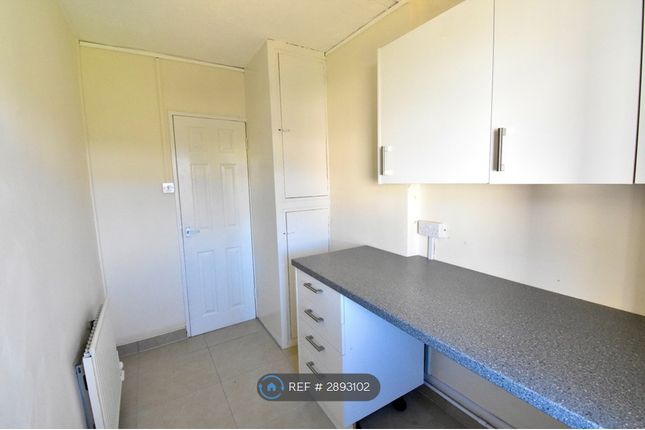 Flat, The Hendre Flats Harcourt Road, Brynmawr, Wales photo 3