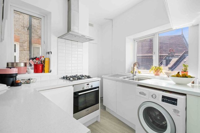 Flat 21, Askew Mansions, Askew Road, London photo 4