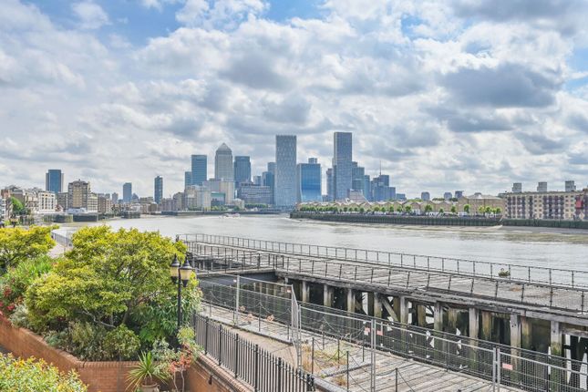 2-bed flat on The Highway, Wapping, £500,000