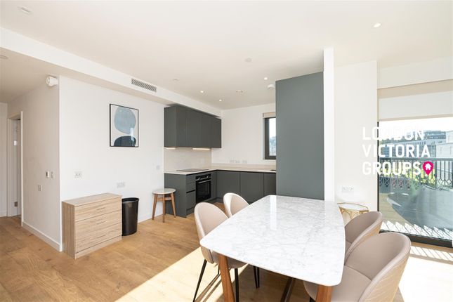 Sutherland Apartments, Alba Square, LONDON photo 4