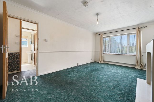 6 Keats Close, Hayes photo 4