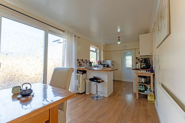 13, Brookes Grove, Corby photo 4