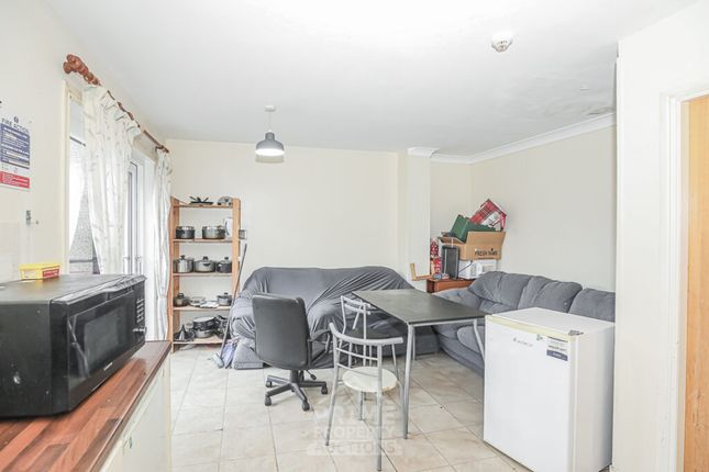 32, Lytton Street, Dundee photo 2